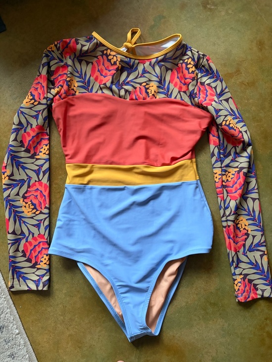 Seea Other - Seea Hermosa surf suit, size large swimsuit Rashguard